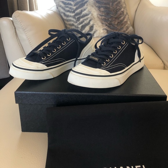 ❌SOLD❌Chanel Canvas Sneakers - Picture 2 of 7